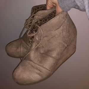 tan lace-up booties !!!!